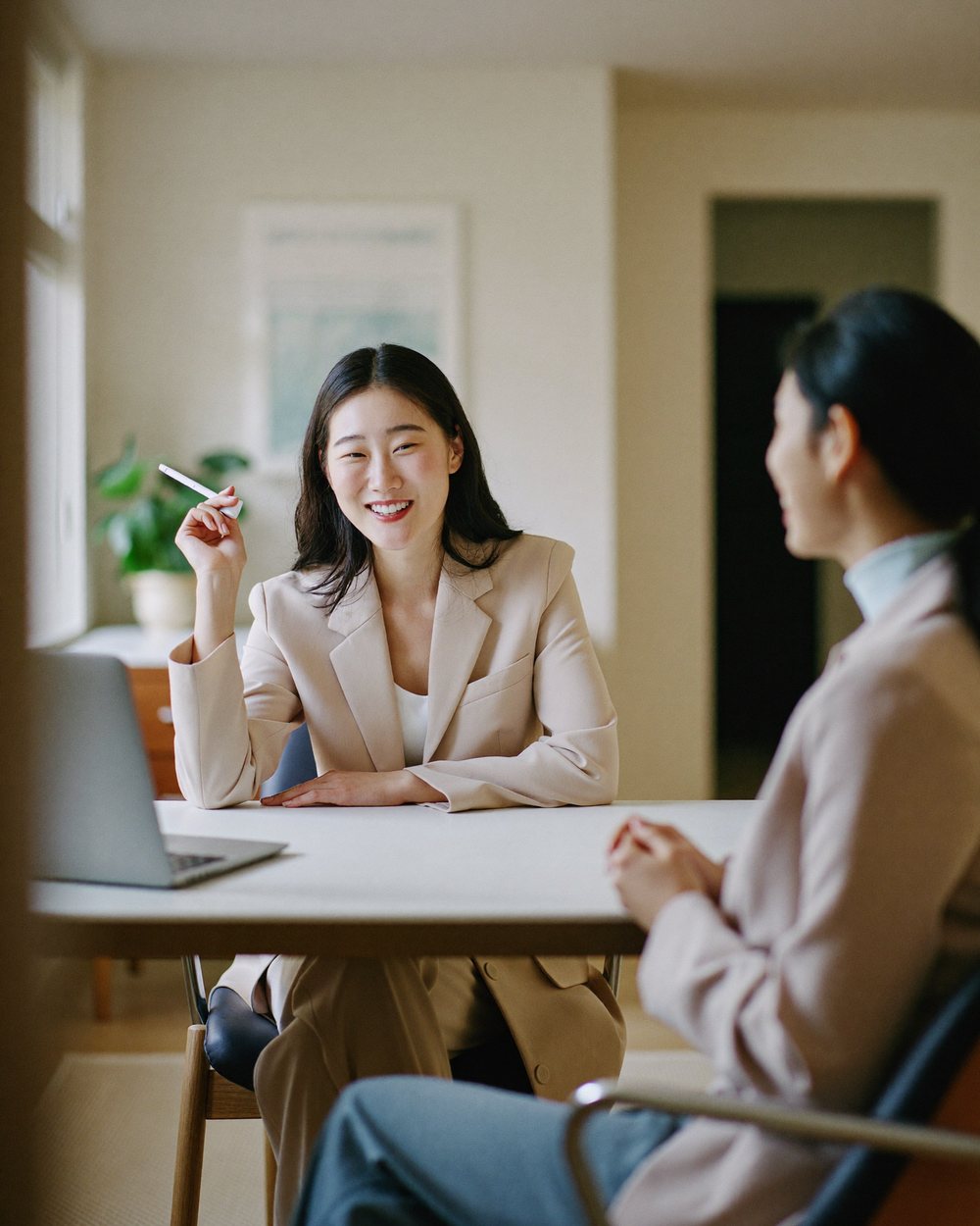 Coordinator interpreting a consultation with a patient